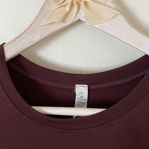 Lululemon tee - Picture 2 of 4